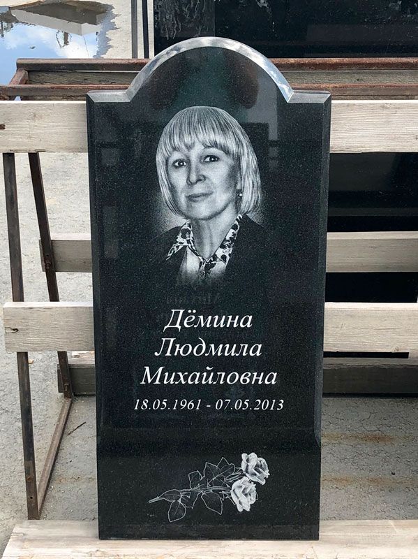 Памятник №001 из черного гранита — фото 2